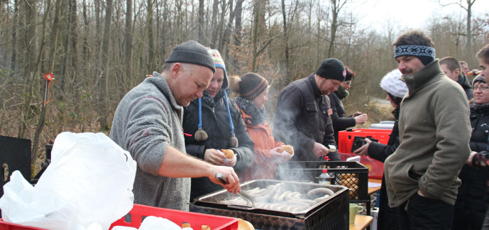 ... konnten die Bürger abschließend mit Stadtrats- und Kreistagskandidaten den Nachmittag bei Sonnenschein ausklingen lassen.