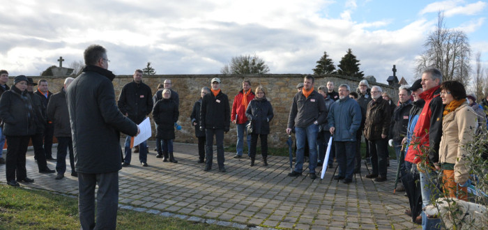 ... geplanter Ausbau der Bestattungsformen (Urnenbestattung) auf der Freifläche östlich des Friedhofes